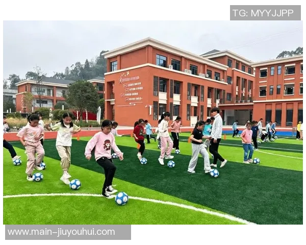 教育部推动足球特色学校建设助力青少年全面发展与健康成长